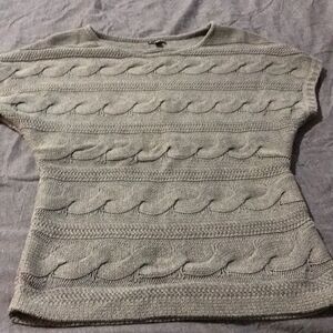 Woman’s shortsleeved express sweater